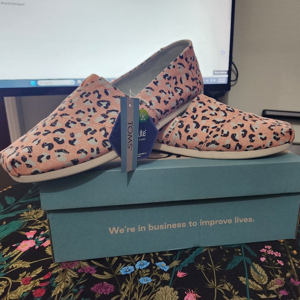 Toms leopard print NWT size 11